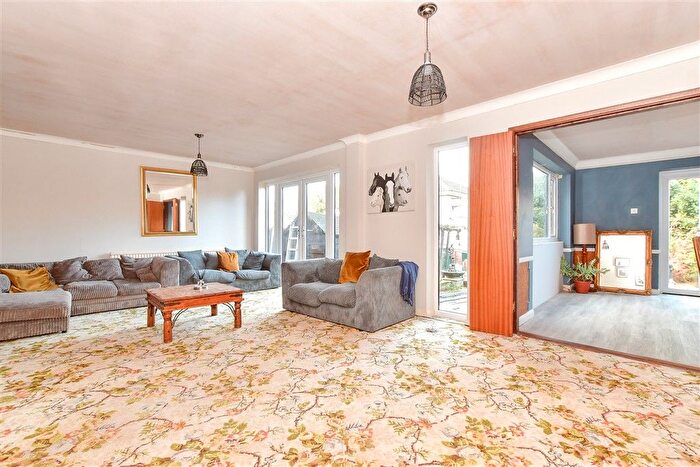 4 Bedroom Detached House For Sale In Silver Way, Wickford, Essex, SS11