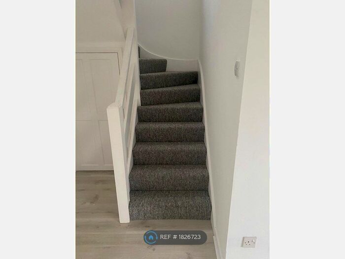 3 Bedroom Semi-Detached House To Rent In Godwin Drive, Nailsea, Bristol, BS48