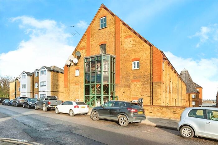 1 Bedroom Flat To Rent In Clifton Road, Gravesend, Kent, DA11