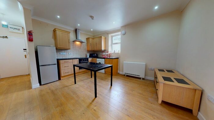 2 Bedroom Flat To Rent In Blue Street, Carmarthen, Carmarthenshire, SA31