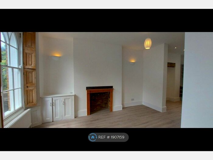 1 Bedroom Flat To Rent In New Cross Road, London, SE14