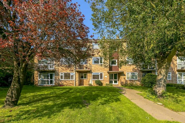 1 Bedroom Flat To Rent In Hampton Road, Teddington, TW11