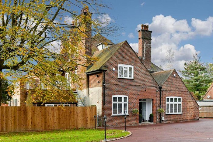3 Bedroom Apartment For Sale In Hoyland Down, Woodland Way, Kingswood, KT20