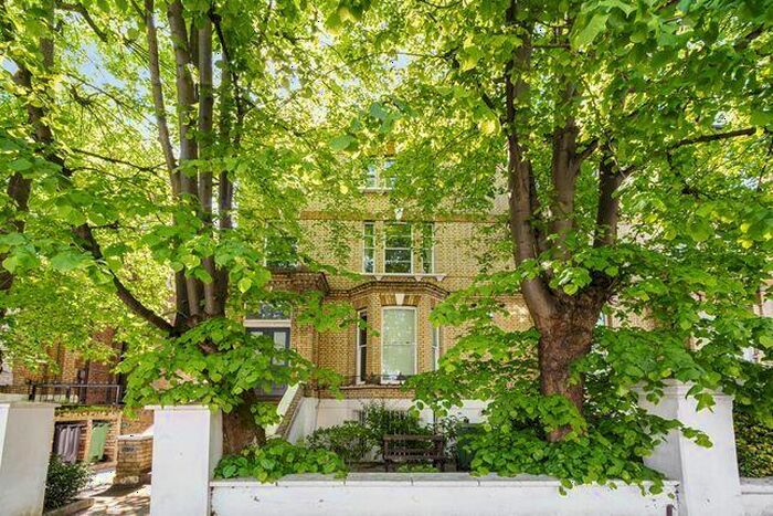 2 Bedroom Apartment To Rent In King Henrys Road, London, NW3