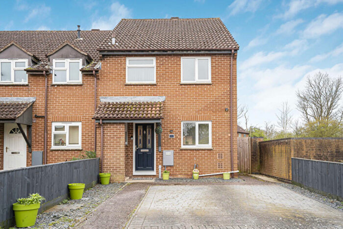 3 Bedroom End Of Terrace House For Sale In Osborne Close, Kidlington, OX5