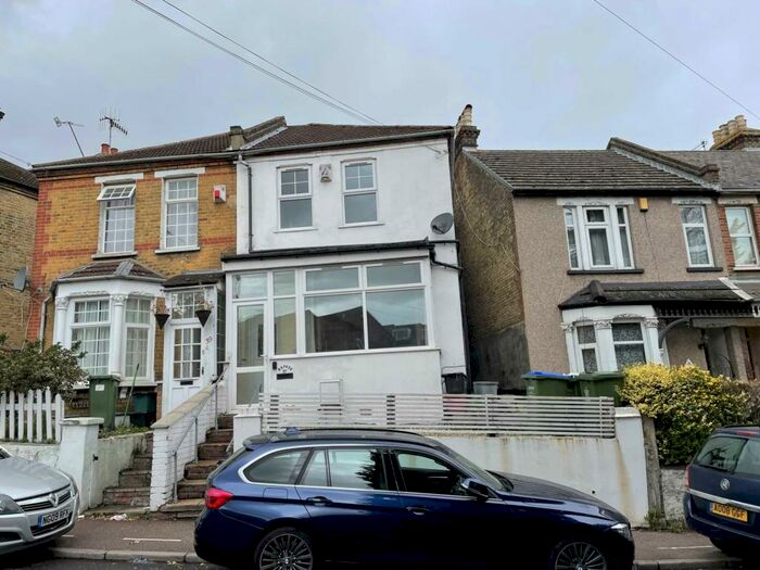 3 Bedroom House To Rent In Picardy Road, Belvedere, DA17