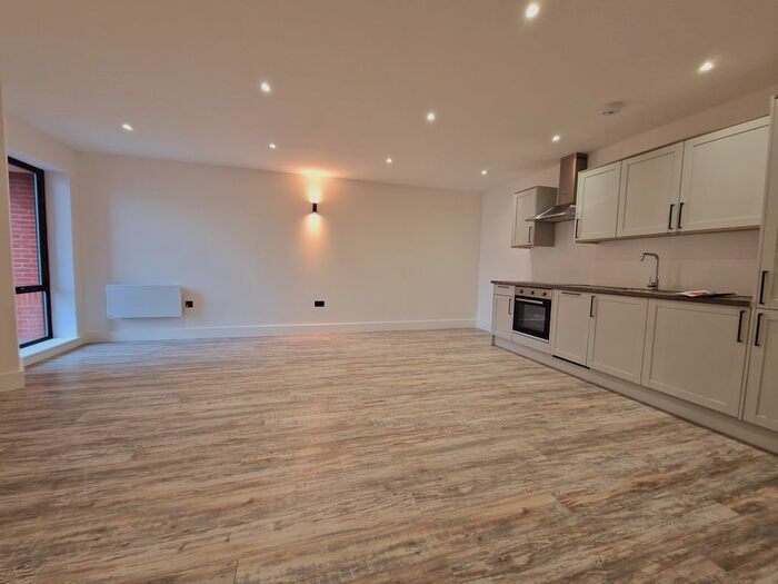 2 Bedroom Flat To Rent In Clarence Street, Swindon, SN1