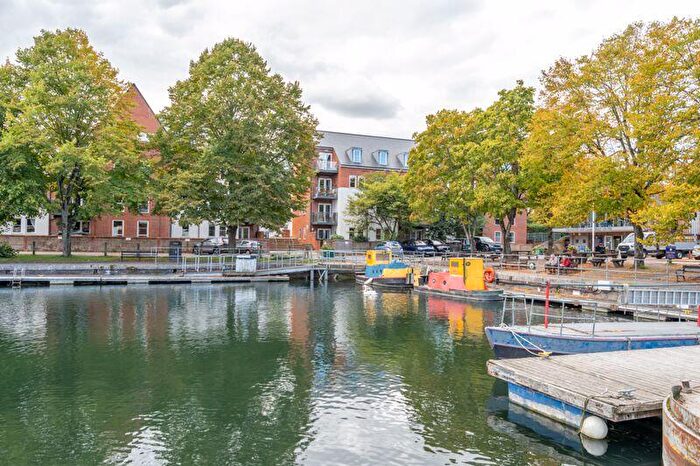 1 Bedroom Flat For Sale In John Rennie Road, Chichester, PO19
