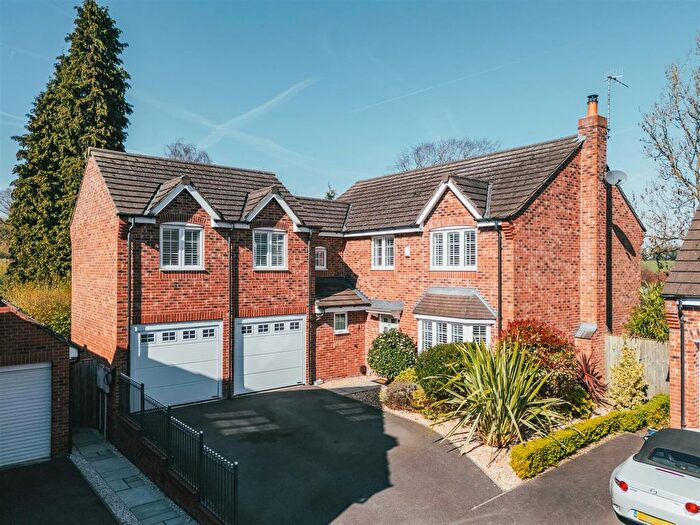 5 Bedroom Property For Sale In Old Pheasant Court, Chesterfield, S40