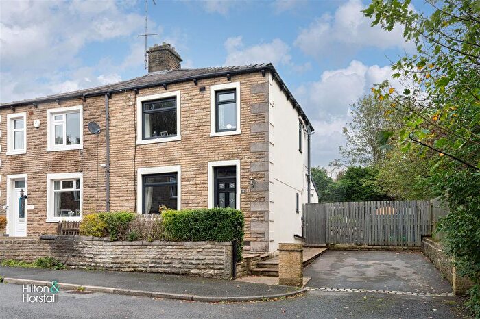 3 Bedroom Semi-Detached House For Sale In Roundell Road, Barnoldswick, BB18