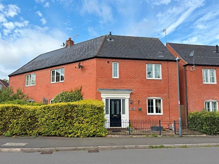 3 Bedroom Semi Detached House For Sale In Wordsworth Avenue, Stratford-Upon-Avon, CV37