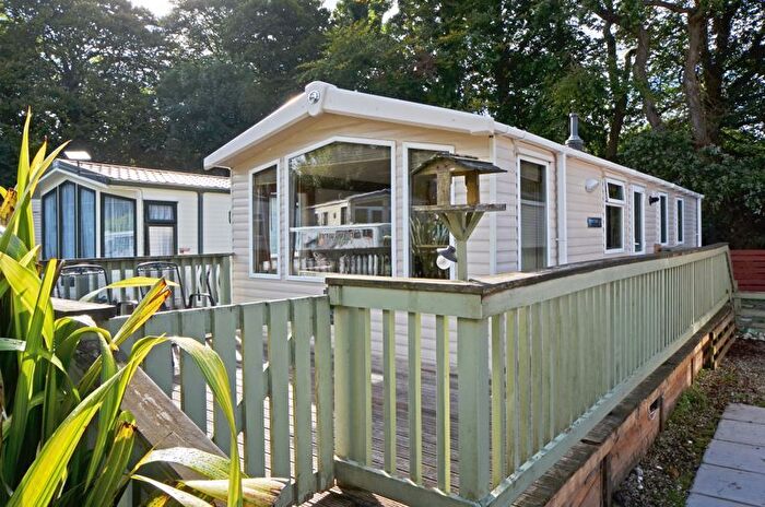2 Bedroom Mobile/park Home For Sale In Trekenning, Newquay, TR8