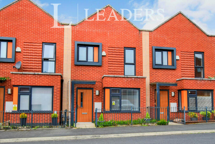 3 Bedroom Town House To Rent In Langshaw Street, Salford, M6