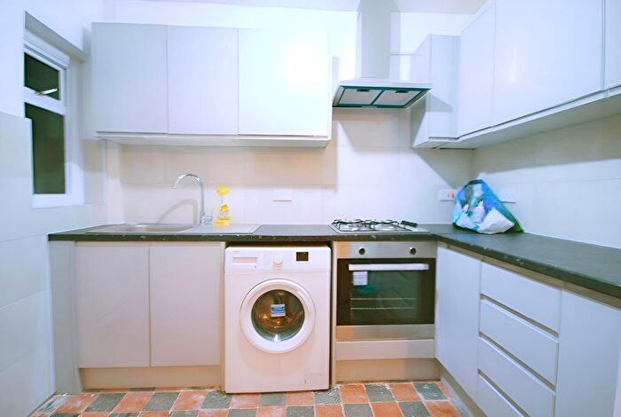 4 Bedroom Semi Detached House To Rent In Grand Avenue, Wembley, HA9