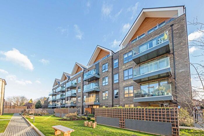 2 Bedroom Flat To Rent In Antoinette Close, Kingston, KT1