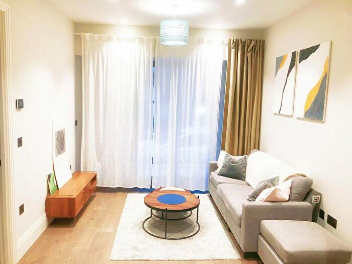 1 Bedroom Flat For Sale In Selsdon Way, London, E14