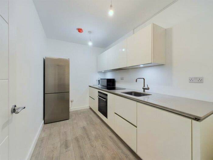 2 Bedroom Maisonette To Rent In Tottenham, London, N15