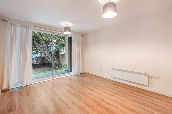 2 Bedroom Apartment To Rent In East Dulwich Road, East Dulwich, London, SE22