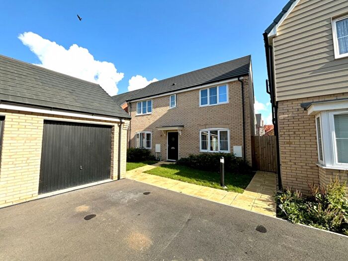 3 Bedroom Detached House For Sale In Woodroffe Drive, Crowland, Lincolnshire, PE6