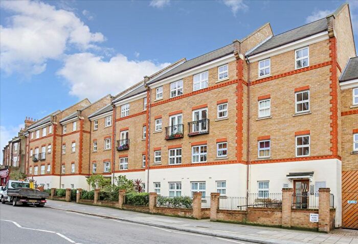 2 Bedroom Flat For Sale In Horn Lane, London, W3
