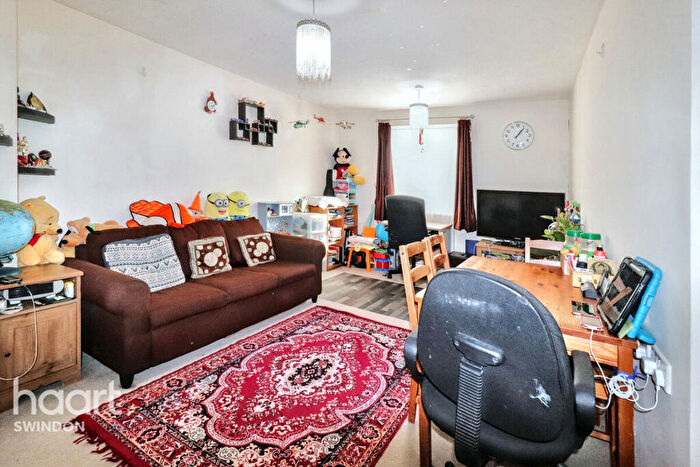 2 Bedroom Apartment To Rent In Redcross Place, Swindon, SN1