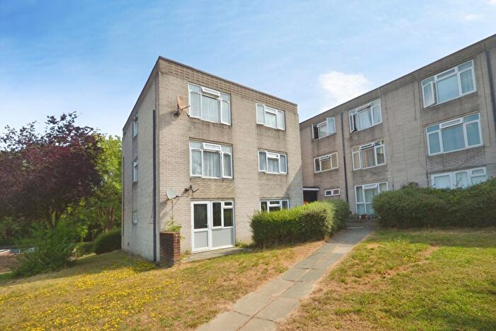 2 Bedroom Flat For Sale In Caburn Court, Crawley, RH11