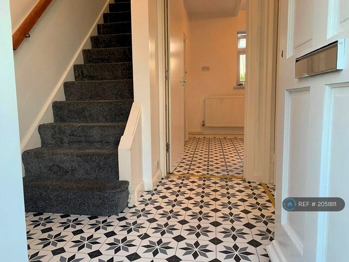 3 Bedroom Terraced House To Rent In Crayford Road, Crayford, DA1