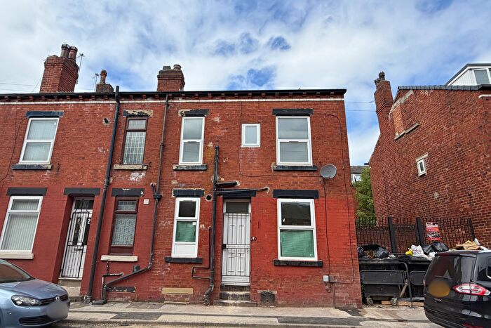 3 Bedroom Terraced House For Sale In Trentham Row, Leeds, LS11