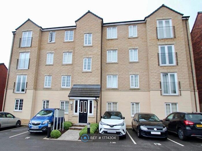 2 Bedroom Flat To Rent In Langsett Court, Bradford, BD9