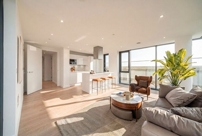 2 Bedroom Flat To Rent In City North Place, London, N4