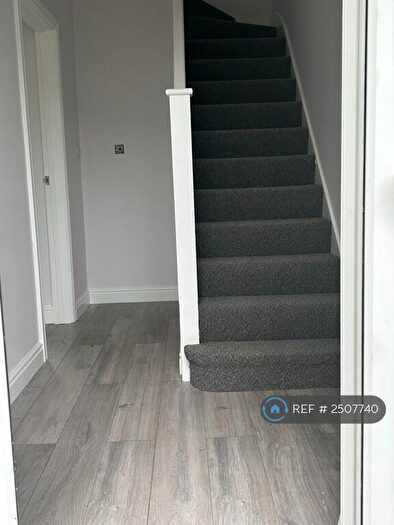 3 Bedroom Terraced House To Rent In Knollmead, Surbiton, KT5