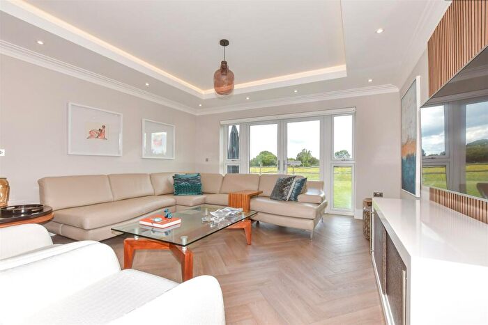5 Bedroom Detached House For Sale In The Street, Bossingham, Canterbury, Kent, CT4