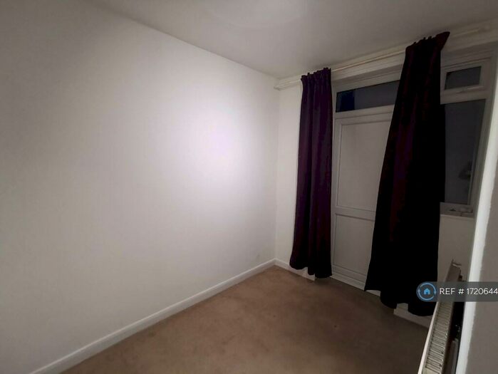 2 Bedroom Flat To Rent In Brookdene Road, London, SE18