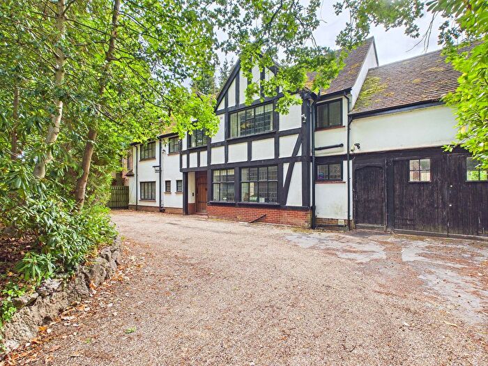5 Bedroom Detached House For Sale In Hempstead Road, Watford, WD17