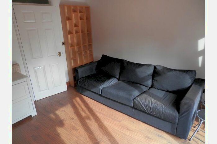 3 Bedroom Maisonette To Rent In Kilby Avenue, Ladywood, Birmingham, B16