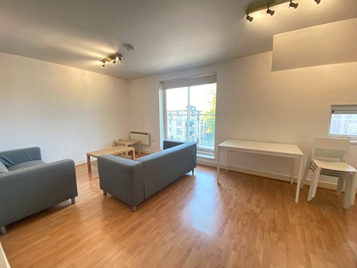 2 Bedroom Flat To Rent In Newport Road, Cardiff, CF24