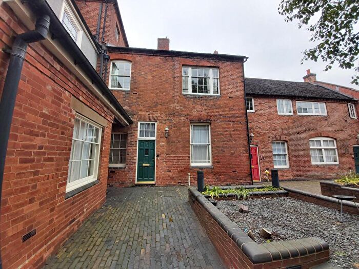 2 Bedroom Town House To Rent In - Horninglow Street, Burton Upon Trent, DE14