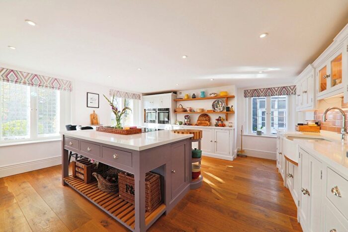 6 Bedroom Detached House For Sale In Market Place, Hornsea, HU18