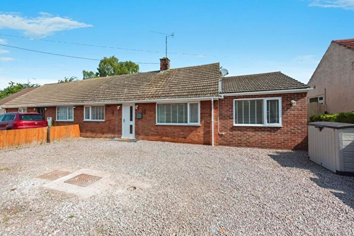 3 Bedroom Semi-Detached Bungalow For Sale In Main Street, Hockwold, IP26