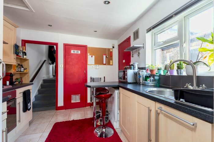 1 Bedroom Flat To Rent In Prideaux Road, London, SW9