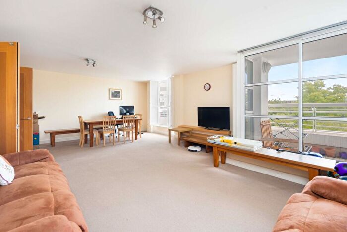 2 Bedroom Flat To Rent In Barrier Point Road, London, E16