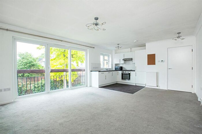 1 Bedroom Flat To Rent In Merricks Court, East Sheen, SW14