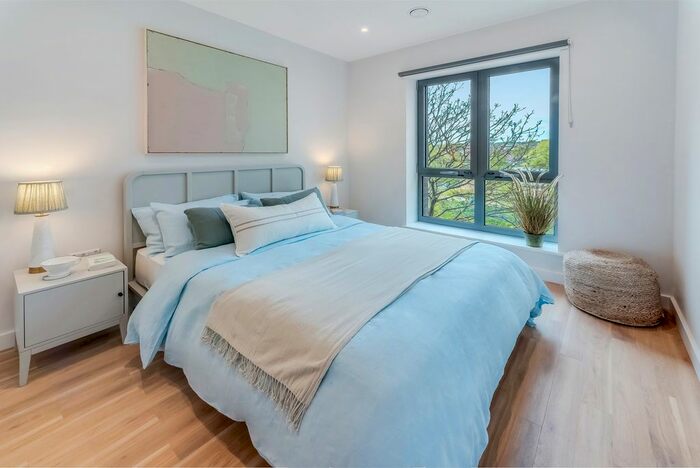 3 Bedroom Flat To Rent In Lyons Dock, Grenan Square, Greenford, UB6