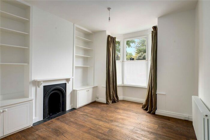 2 Bedroom Flat To Rent In Chatsworth Road, Clapton, London, E5