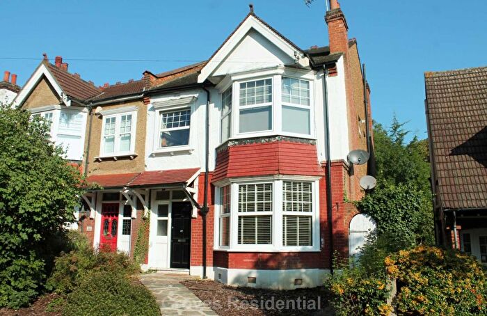 2 Bedroom Flat To Rent In Dukes Avenue, New Malden, KT3