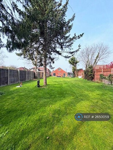 4 Bedroom Bungalow To Rent In Blenheim Road, Old Basing, Basingstoke, RG24