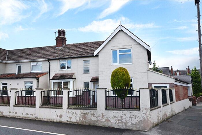 3 Bedroom Semi-Detached House To Rent In Halliday Grove, Leeds, West Yorkshire, LS12