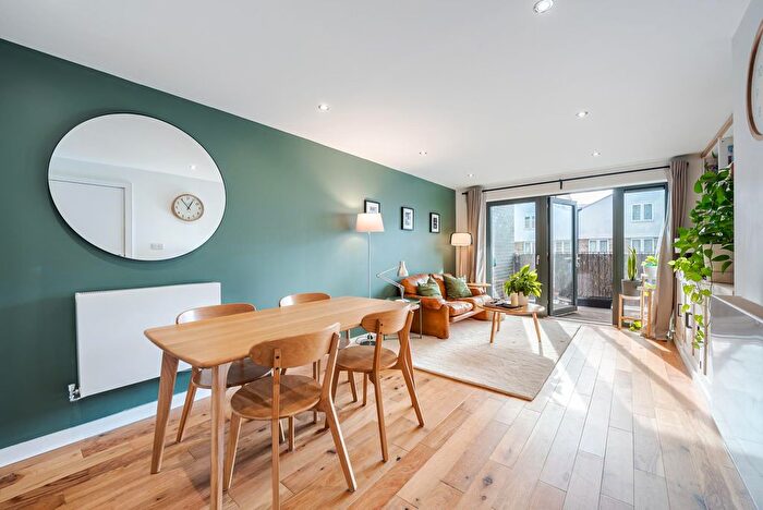 1 Bedroom Flat To Rent In Bramah Road, SW9