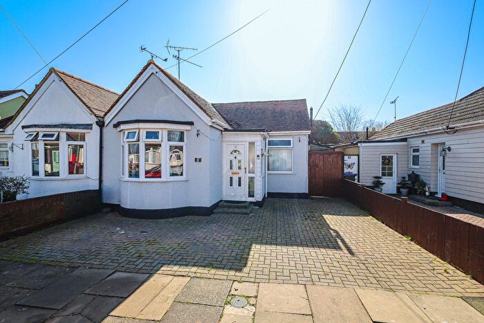2 Bedroom Semi Detached Bungalow For Sale In South Crescent, Southend-On-Sea, SS2
