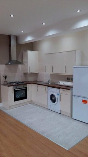 3 Bedroom Flat To Rent In Blenheim Park Road, South Croydon, CR2